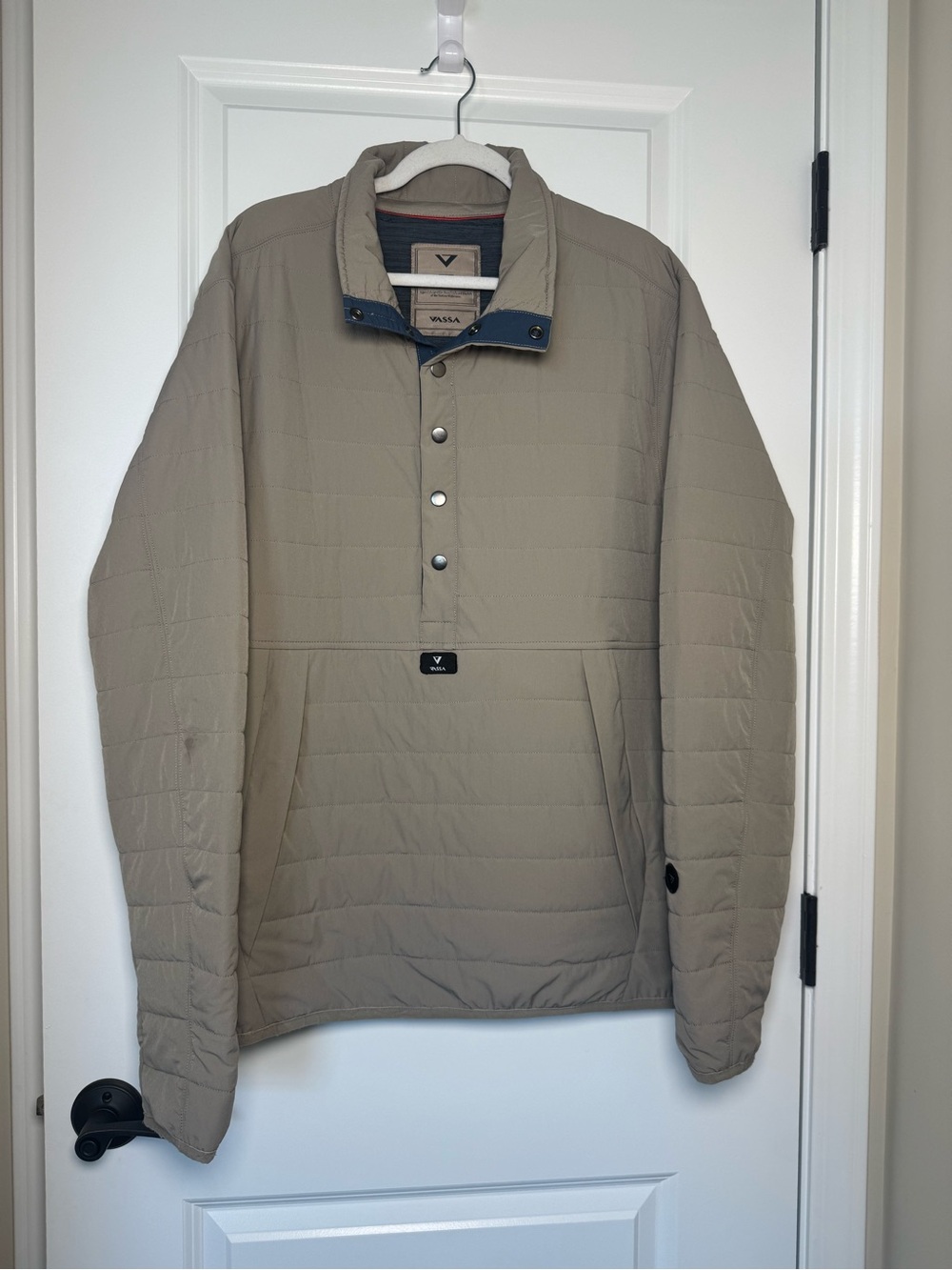Vassa Men’s Quilted Pullover Madrone Jacket - Taupe with Navy Trim
